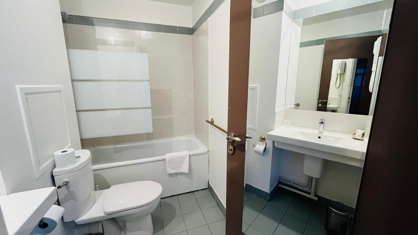 Hotel Paris Vesinet- Logis Hotel Restaurant Le Vesinet Ngoại thất bức ảnh