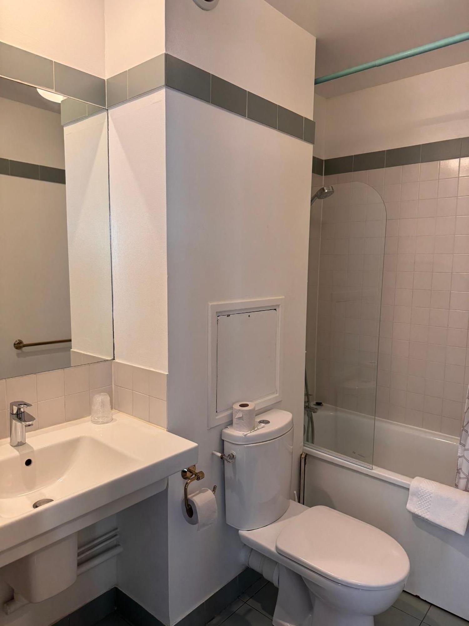 Hotel Paris Vesinet- Logis Hotel Restaurant Le Vesinet Ngoại thất bức ảnh